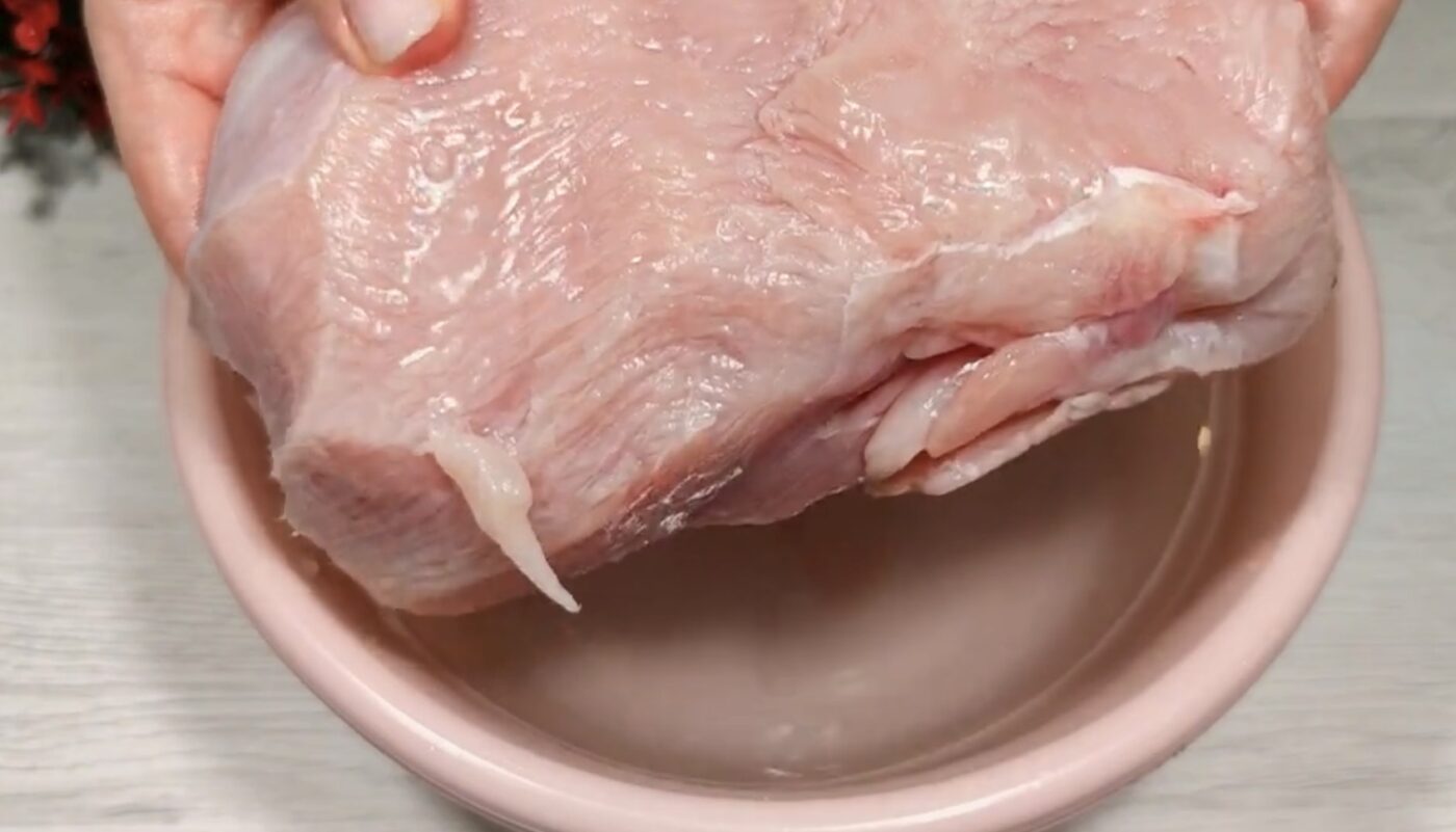 Як за декілька хвилин розморозити мʼясо