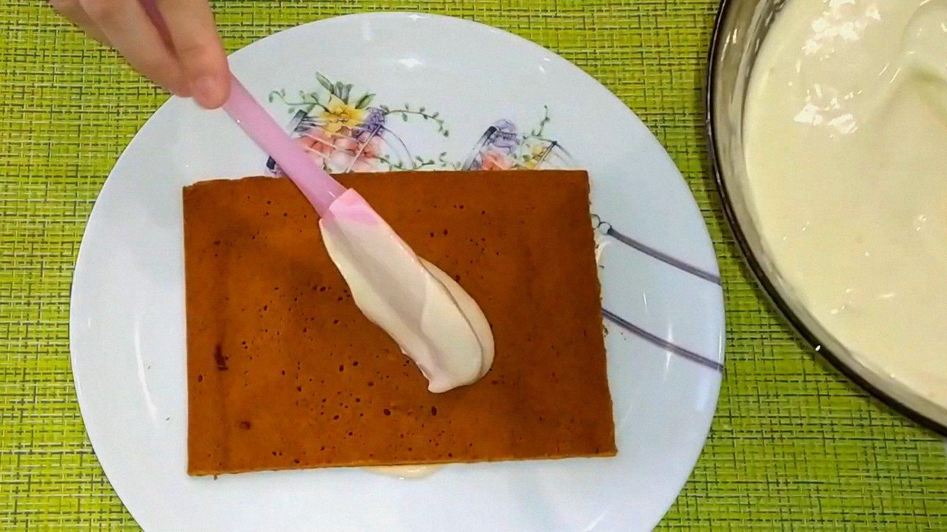 Між шарами можна покласти шоколадну крихту, сухофрукти, желе або ягоди