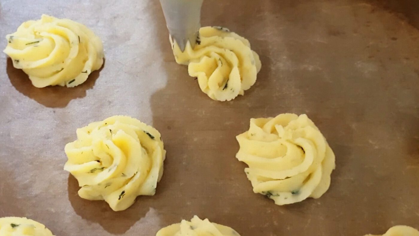 Сиром можна не лише посипати заготовки, а й підмішувати його в саме пюре