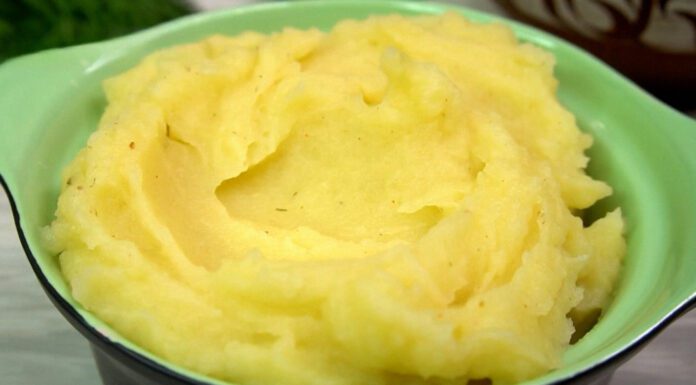 Кухарі розповіли, як та навіщо варити картоплю у мінеральній воді