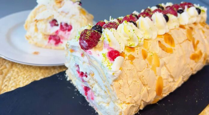 Роблю цей меренговий рулет на всі свята лише за 30 хвилин: повітряний і ніжний десерт, який завжди вдається Кулінари розповіли, як приготувати швидкий меренговий рулет до свята