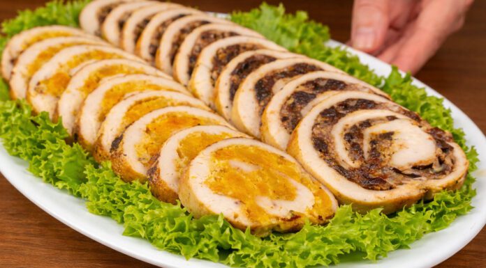 Шеф-кухарі розповіли, як швидко приготувати соковиті м'ясні рулети з начинкою