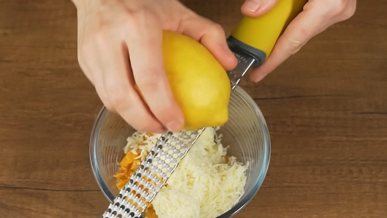 Шеф-кухарі розповіли, як швидко приготувати соковиті м'ясні рулети з начинкою