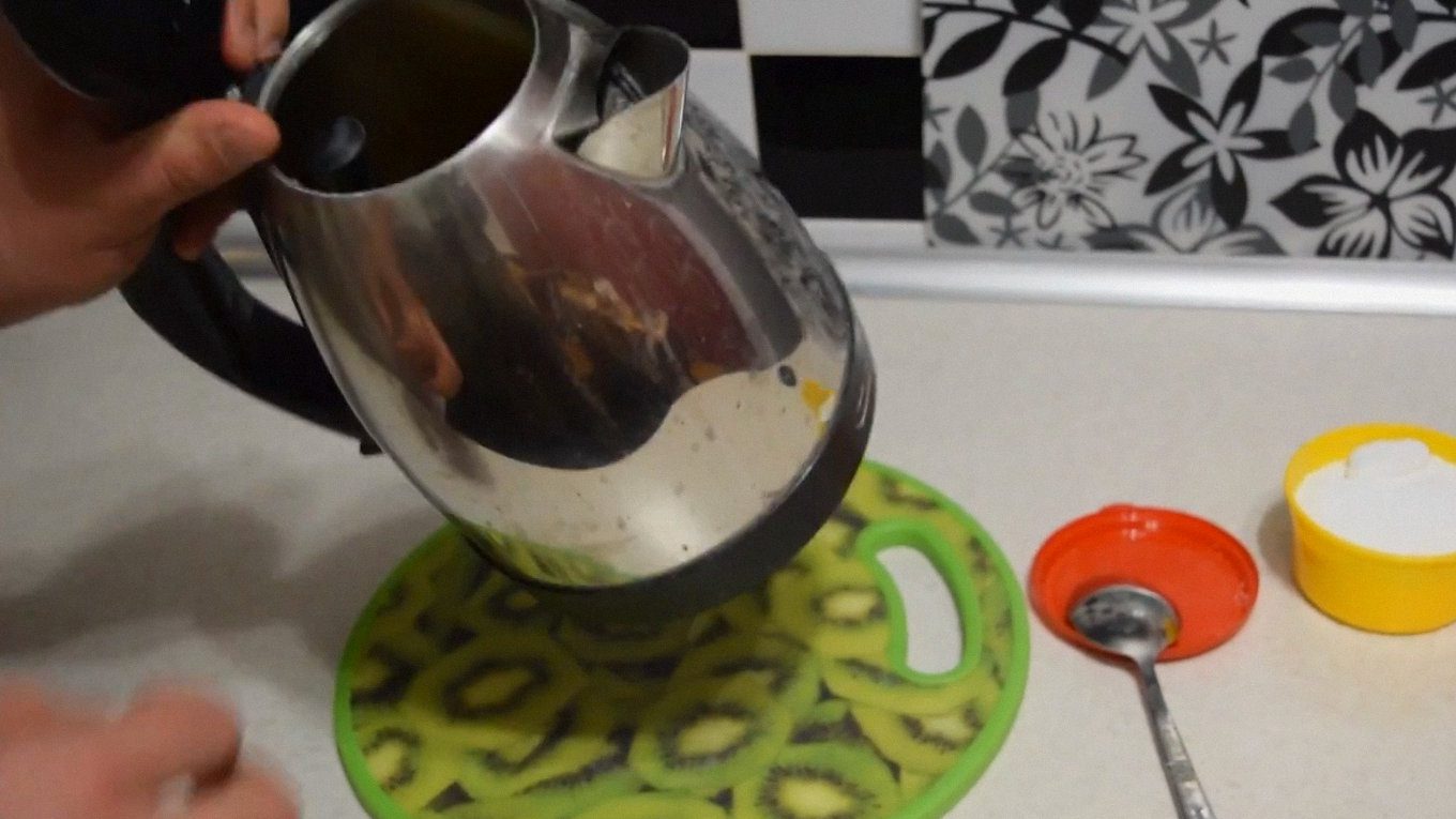 Якщо немає лимонної кислоти та лимону, щоб вичавити сік, то можна взяти оцет