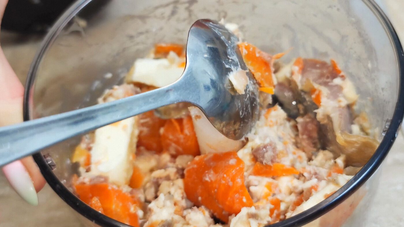 Якщо додати в намазку ікри мойви, то вона зробить намазку смачнішою, гарнішою та приємно хрумтітиме Якщо додати в намазку ікри мойви, то вона зробить намазку смачнішою, гарнішою та приємно хрумтітиме