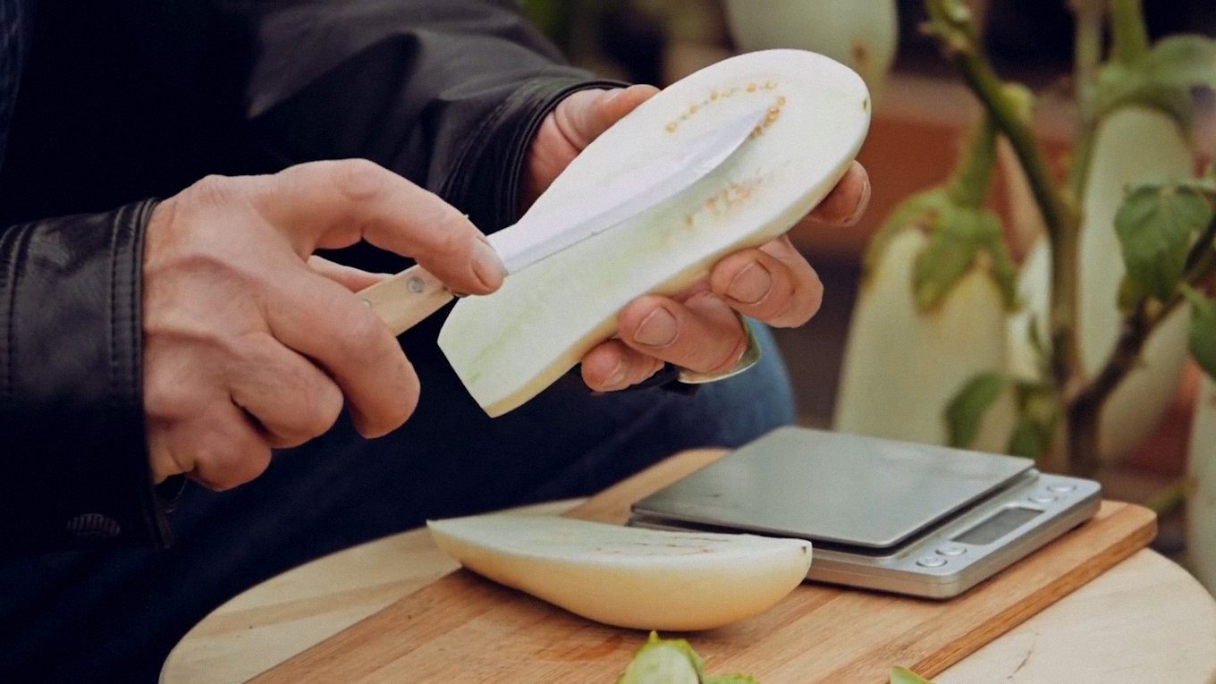 Світла м'якота без гіркоти, зеленої серединки та великої кількості насіння – те, за що цінують Бібо F1