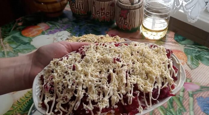 Кухарі порадили, що додати в класичний оселедець під шубою для ніжнішого смаку