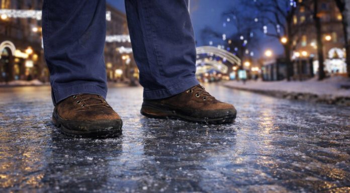 Господині пояснили, як зменшити ковзання будь-якого взуття на льоду