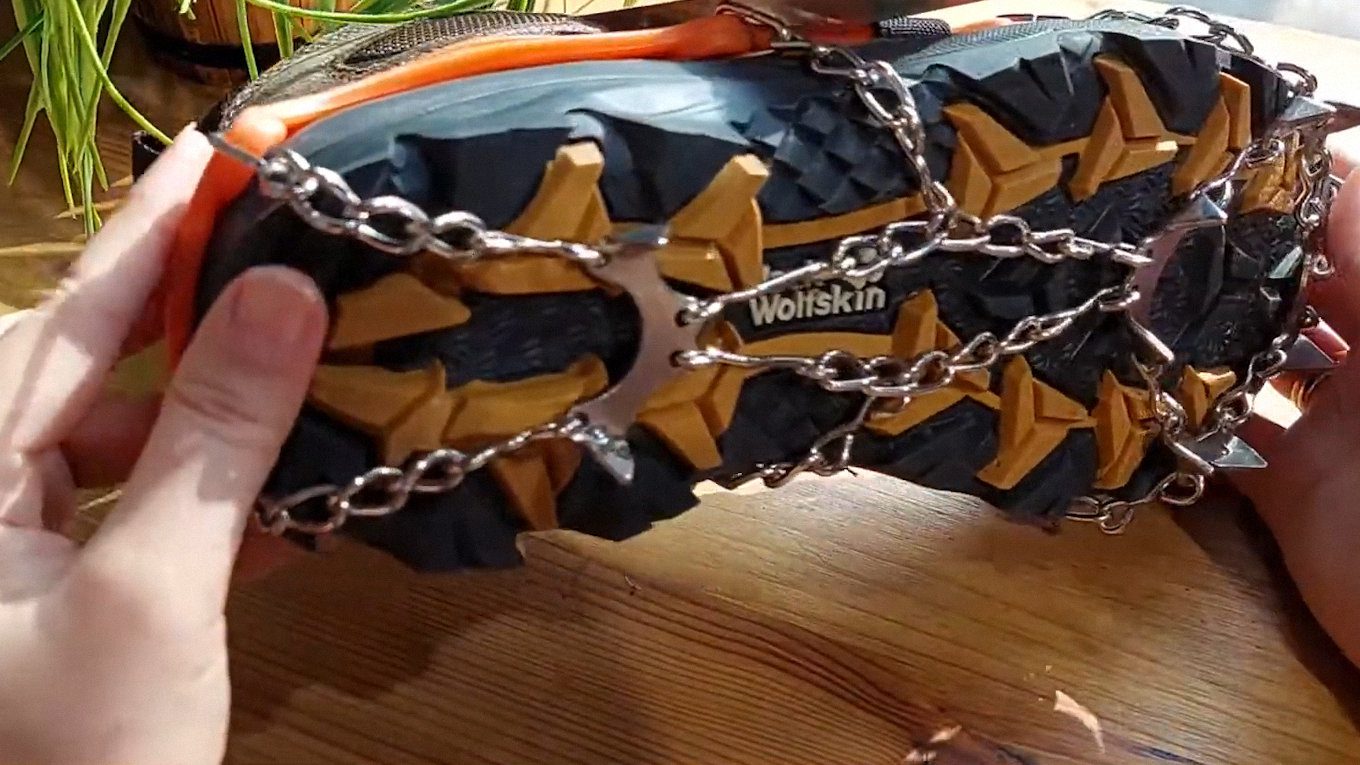 Господині пояснили, як зменшити ковзання будь-якого взуття на льоду