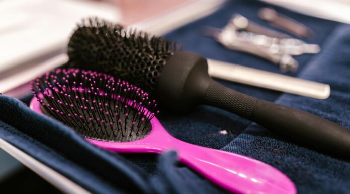 Як розчесати волосся, аби воно не електризувалось