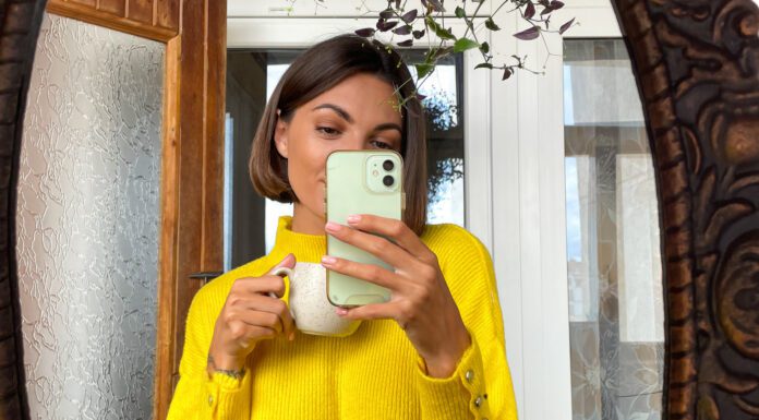 Фотографи пояснили, як освітлення змінює вік на обличчі під час селфі