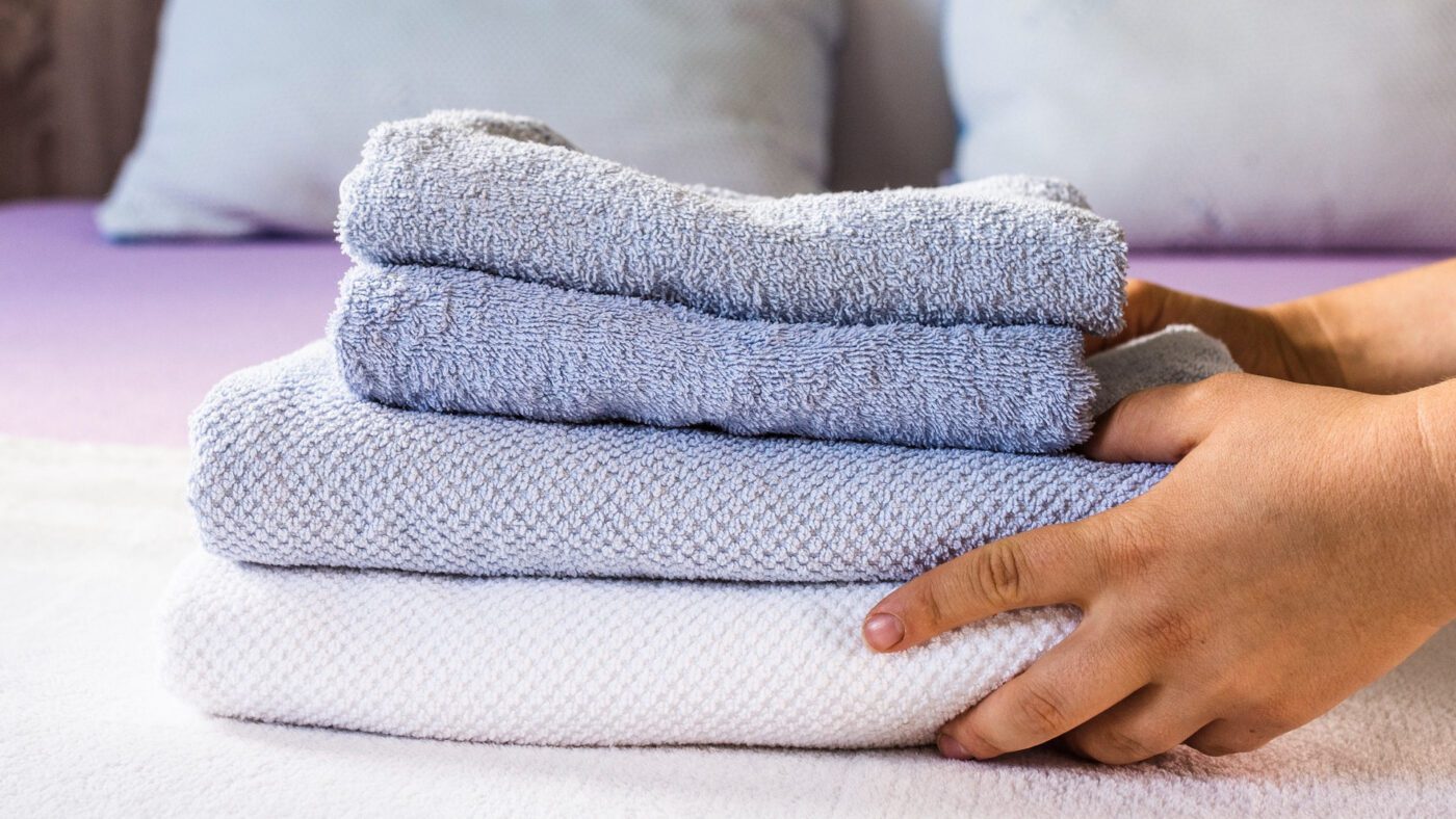 Господині розповіли, як зробити старі рушники м'якими без кондиціонера