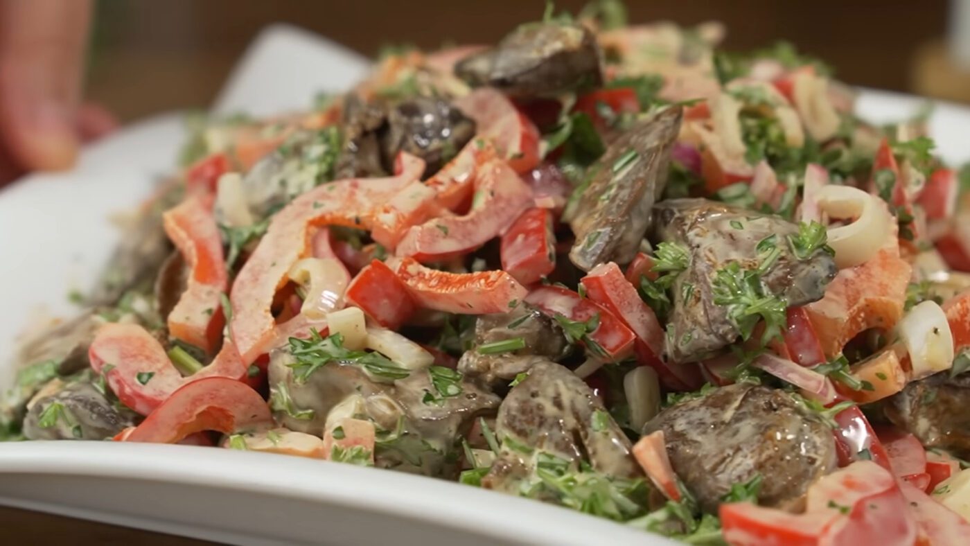 Господині розповіли, як приготувати 5 смачних салатів з доступних продуктів