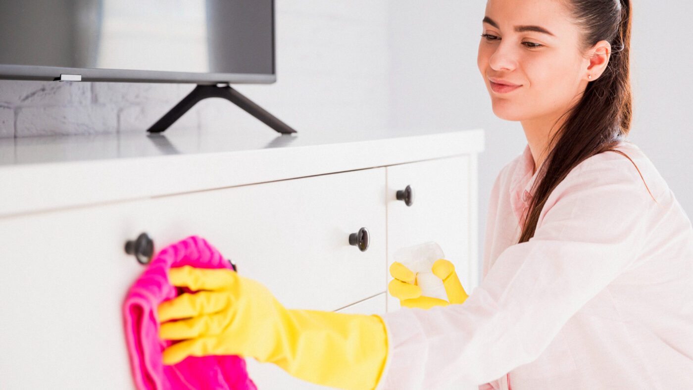 Господині розповіли, як зробити так, щоб пил не осідав на меблях