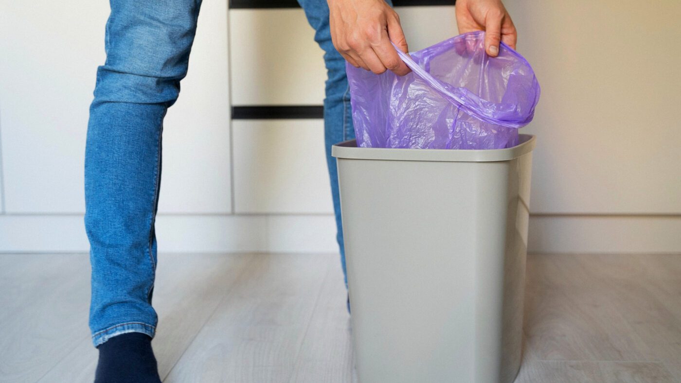 Важливо вчасно виносити сміття, бо інакше воно почне тхнути дуже сильно