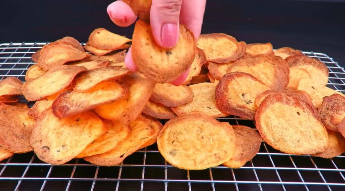 Хрумкі картопляні чипси в духовці без зайвого жиру: роблю на сім’ю по 2 кг і більше магазинний Lays не купую Кухарі поділилися способом приготування домашніх чипсів у духовці