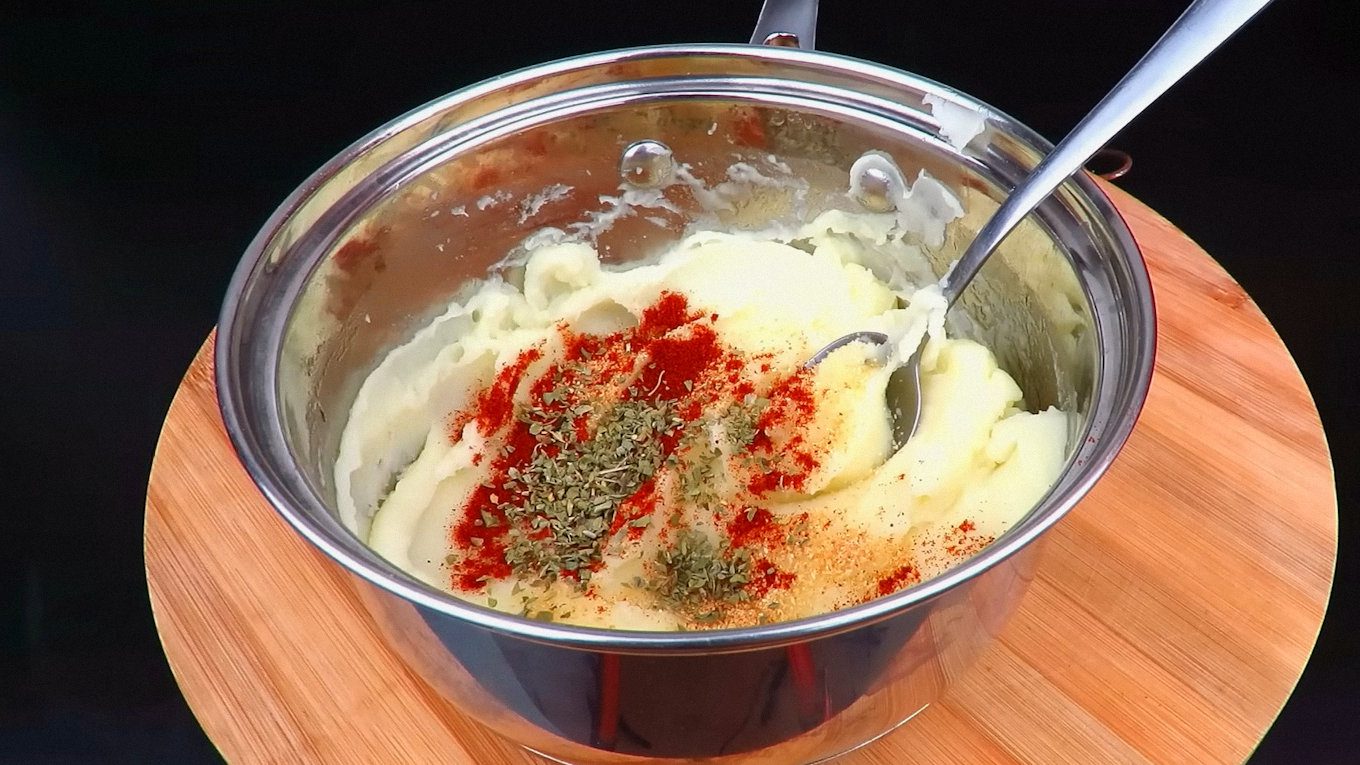 Чипси можна робити просто з сіллю або з іншими спеціями, які вам подобаються