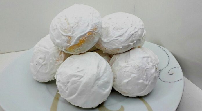 Найніжніші пряники “Хмаринка” на заварному тісті: 140 мл молока + 2 яйця = десерт, який просто тане у роті Кондитери розповіли, як приготувати повітряні пряники на заварному тісті