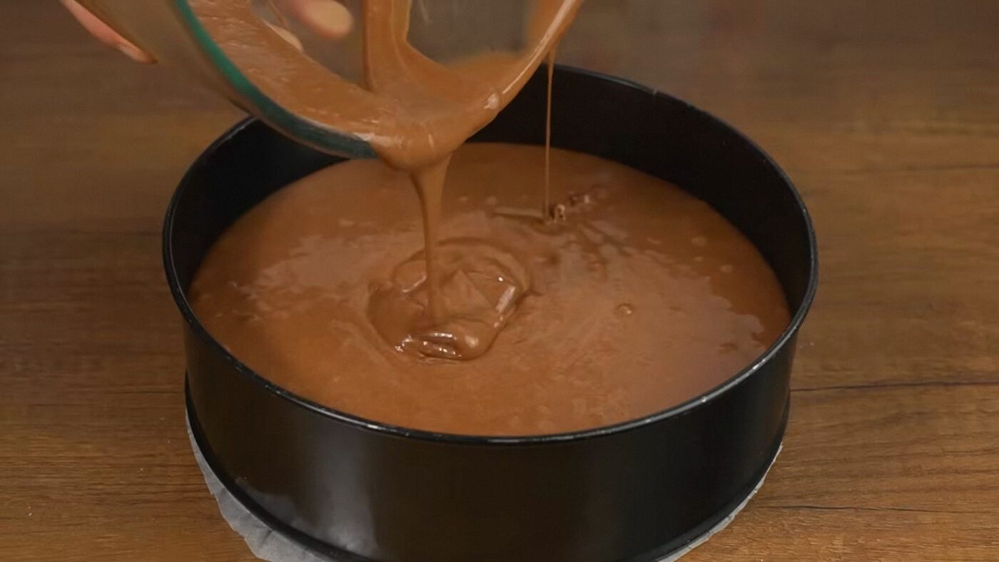 Випікати бісквіт потрібно з режимом верх-низ без конвекції