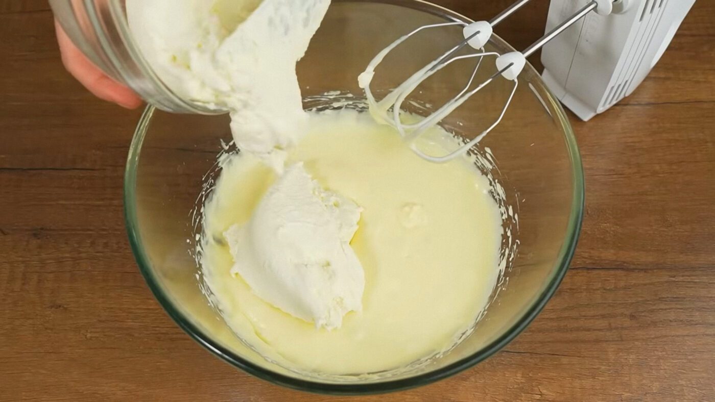 Сир для крему можна брати домашній, а можна магазинний будь-якої жирності