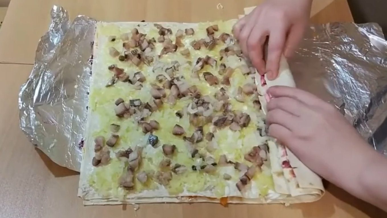 Кулінари показали, як перетворити оселедець під шубою на закуску