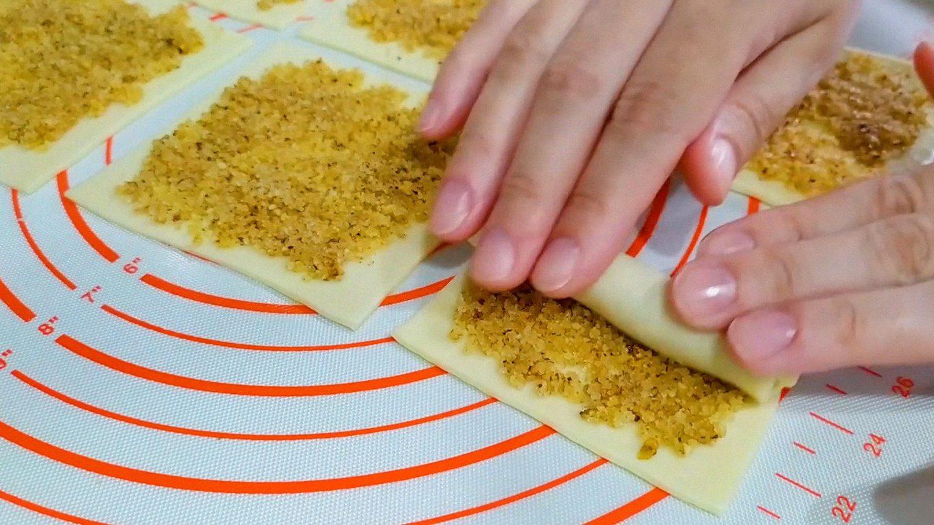 Замість горіхової начинки можна зробити будь-яку іншу, яка вам подобається