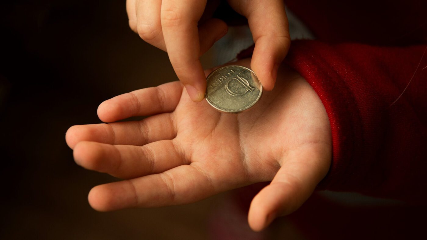 Якщо немає нової монети, то старіша теж підійде, але помити її обов'язково