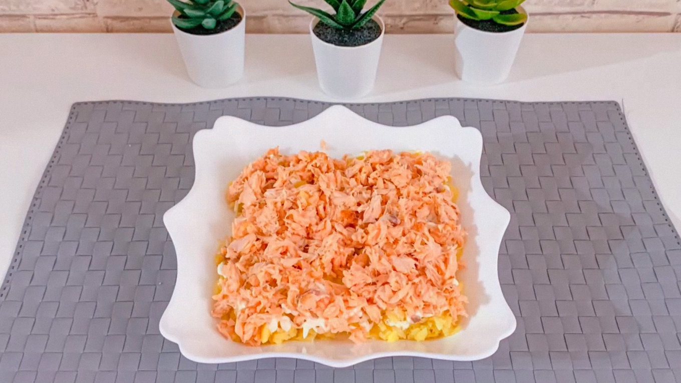 Мімоза з запеченою червоною рибою смакує цікавіше