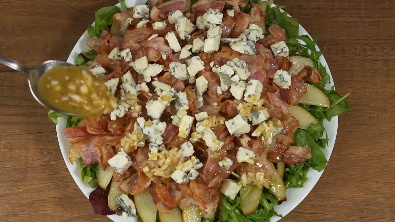 Кухарі показали салат на свята із ресторанною подачею, який готується за 10 хв