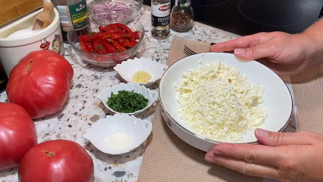 Для цього салату краще, щоб усі інгредієнти були з холодильника