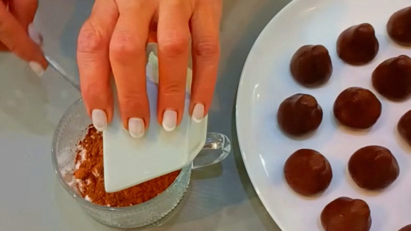 Форму трюфелів можете робити класичну, круглу, прямокутну або квадратну