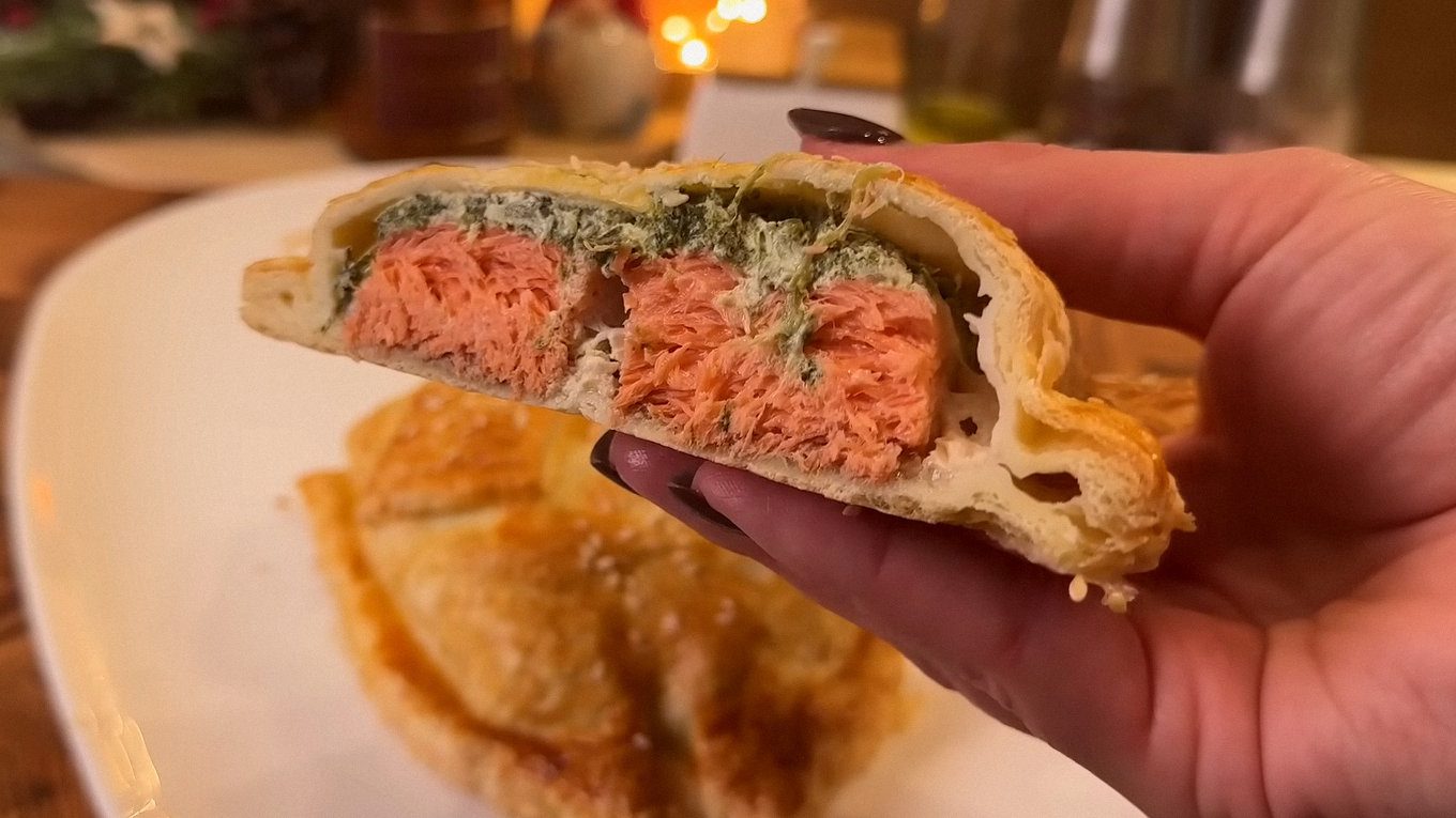 Щоб пиріг був цікавішим, можна його сформувати та декорувати, як рибину