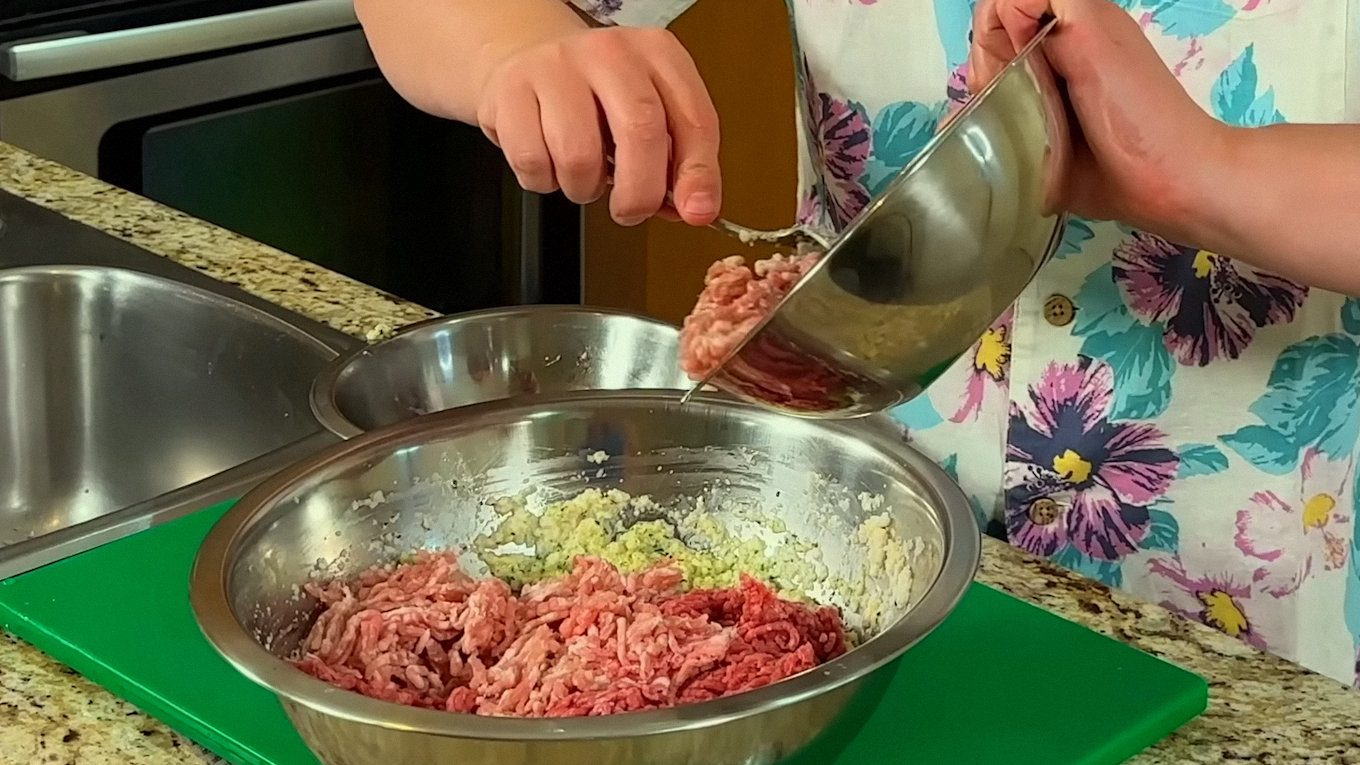 Кулінари пояснили, як зробити котлети пишними без яйця та манки