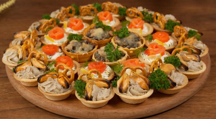 Швидкі закуски для святкового столу: 3 рецепти смачних начинок для тарталеток, які сподобаються гостям Кулінари поділилися 3 рецептами тарталеток на святковий стіл
