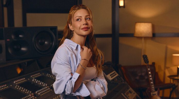 Вся мережа обговорює вчинок відомої співачки: Тіна Кароль без макіяжу показала, як виглядає в 40+ насправді Тіна Кароль показала фото без макіяжу та вразила фанатів виглядом