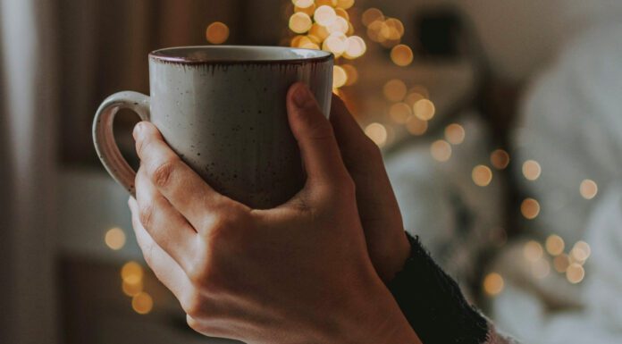 Псують і сон, і фігуру: 5 вечірніх напоїв, яких краще уникати, і напій, який варто пити за 1-2 години до сну Дієтологи перелічили популярні напої, які порушують сон і псують фігуру