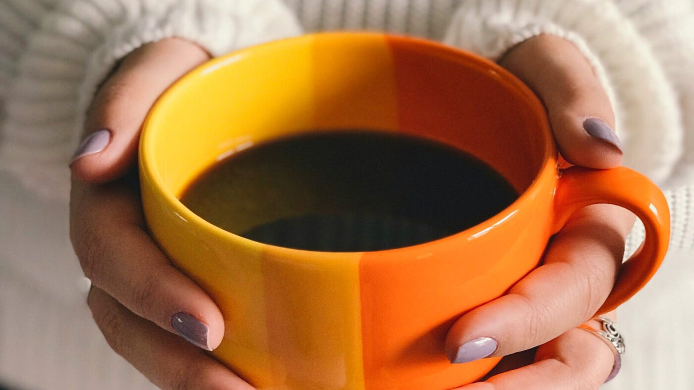 Каву та інші напої з кофеїном або цукром намагайтеся пити не пізніше 16 години