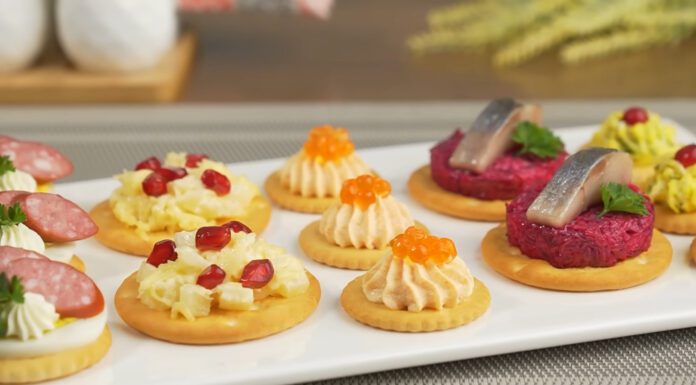 Кулінари порадили 5 варіантів закусок із крекерами для святкового столу