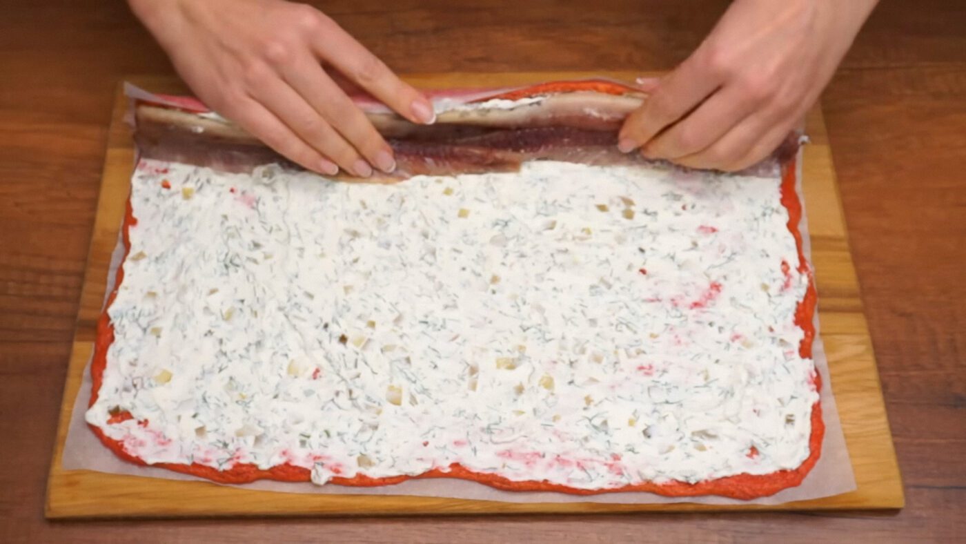 За бажанням поруч з оселедцем можна покласти запечену та нарізану брусочками моркву