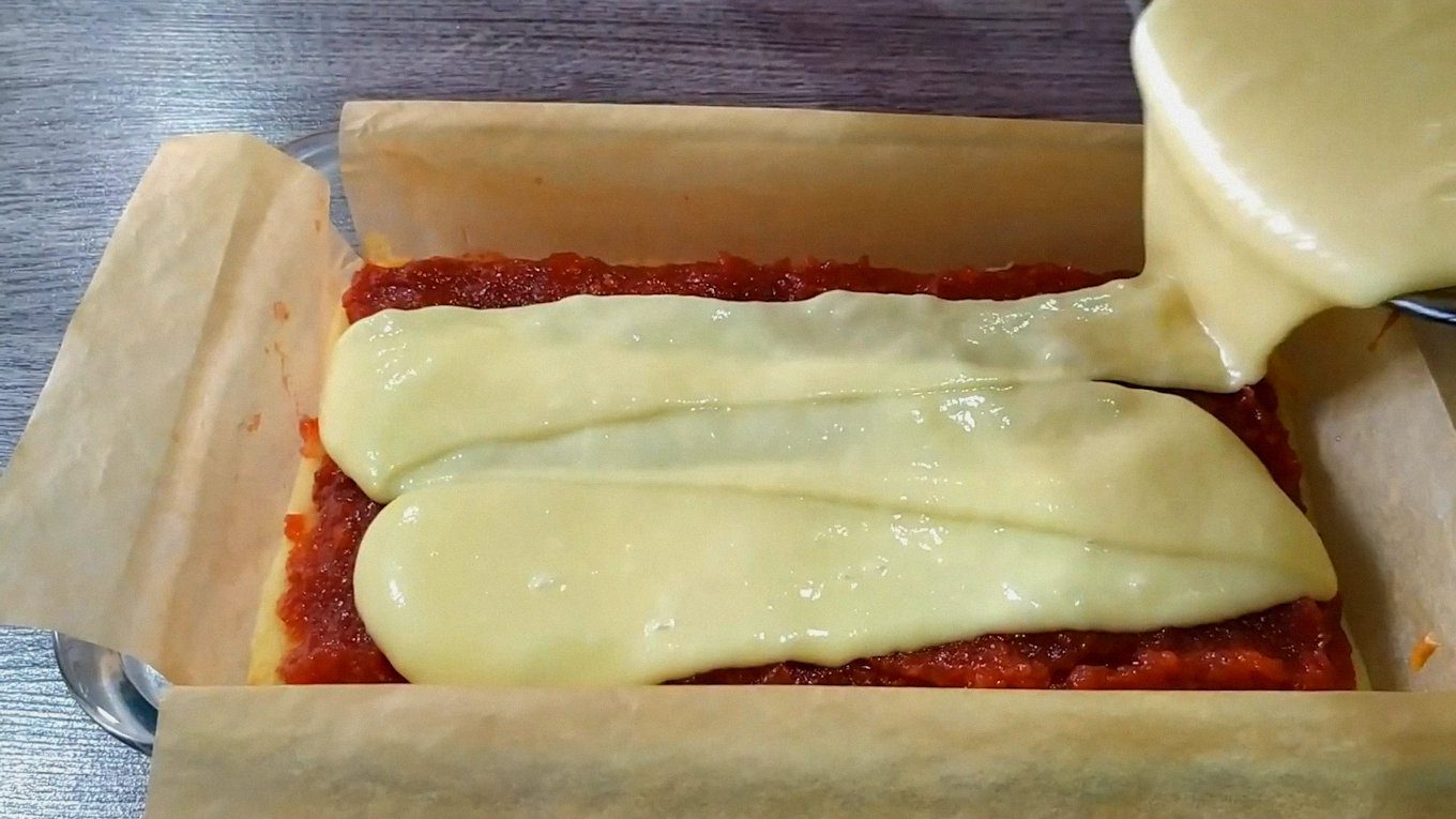 Цей пиріг можна зробити також з солоною начинкою, якщо зменшити кількість цукру