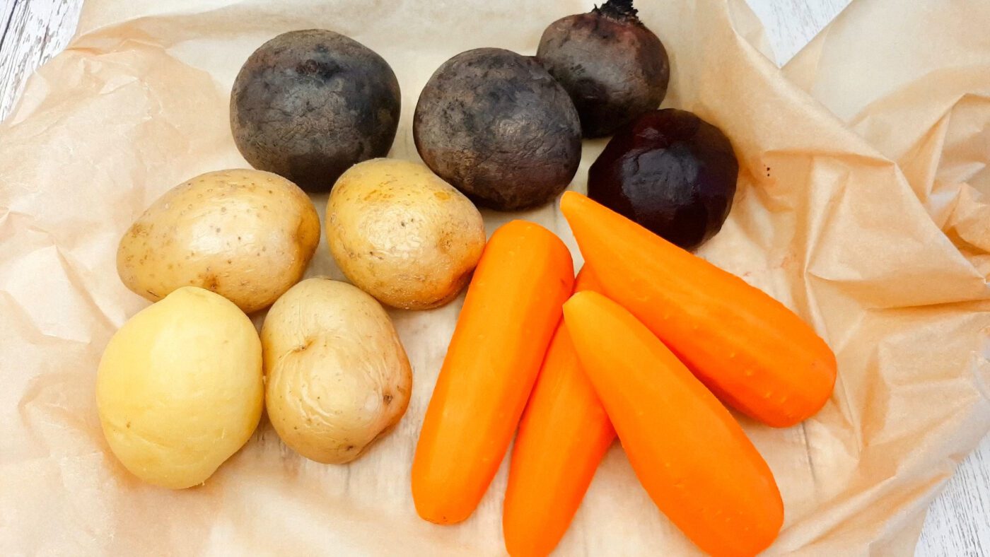 Господині показали, як правильно запікати овочі на салати