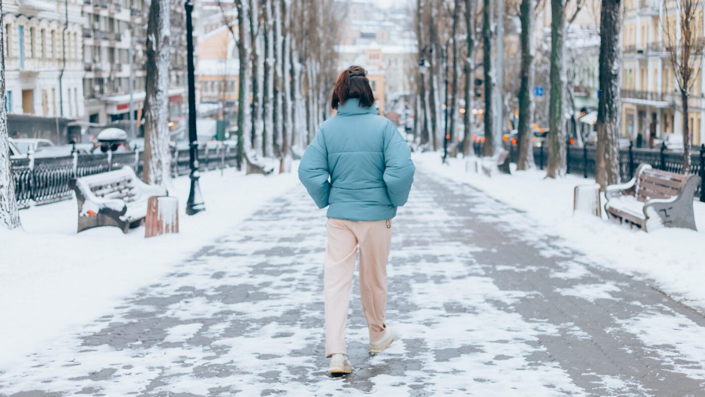 Господині показали, як зменшити ковзання підошви будь-якого взуття взимку