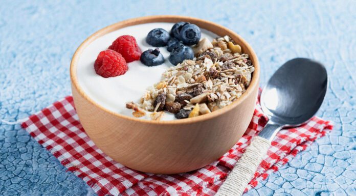 Після 40 цей “дієтичний” сніданок краще прибрати з раціону: лікарі попереджають про ризики для судин і ваги Лікарі попередили про популярний сніданок, який збільшує вагу і засмічує судини