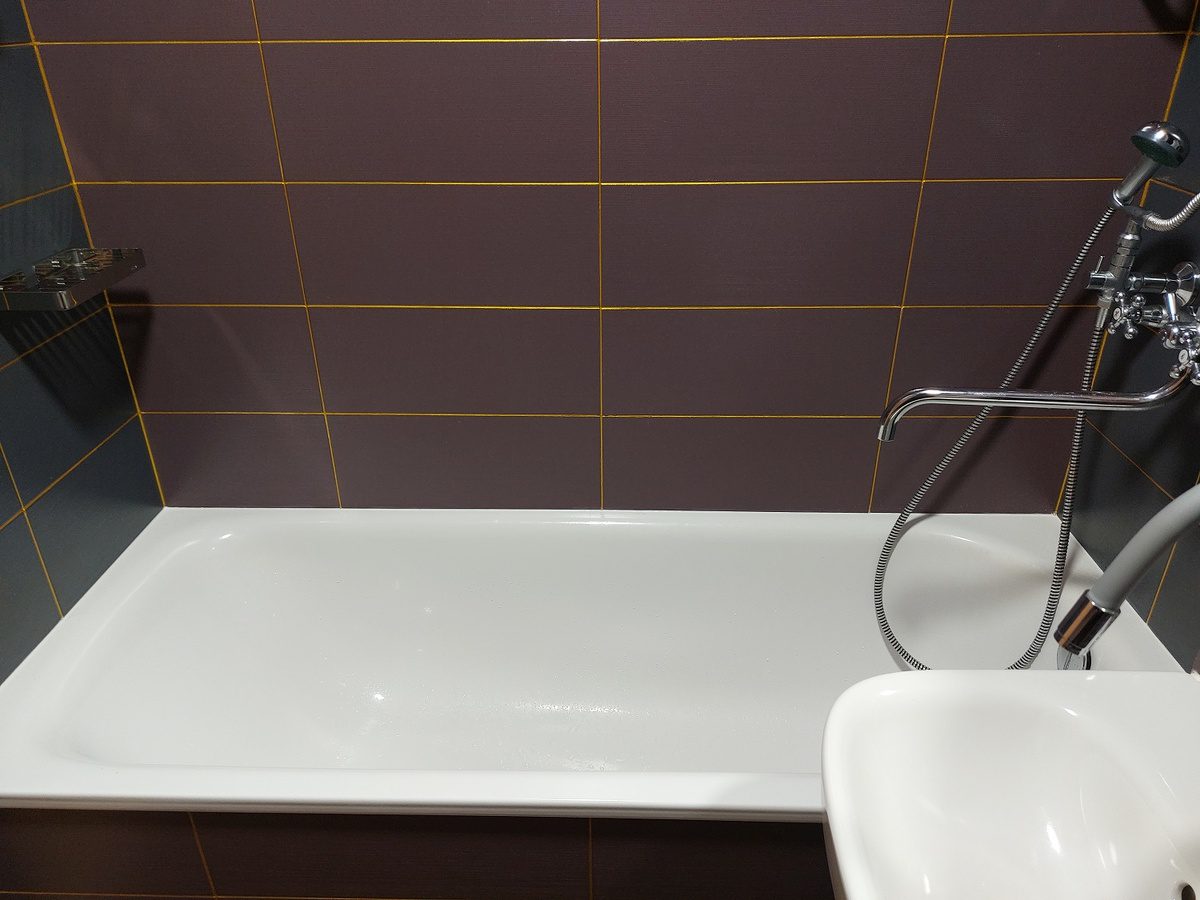 Експерти розповіли, як очистити кахель у ванній кімнаті від вапняного нальоту та мильних слідів