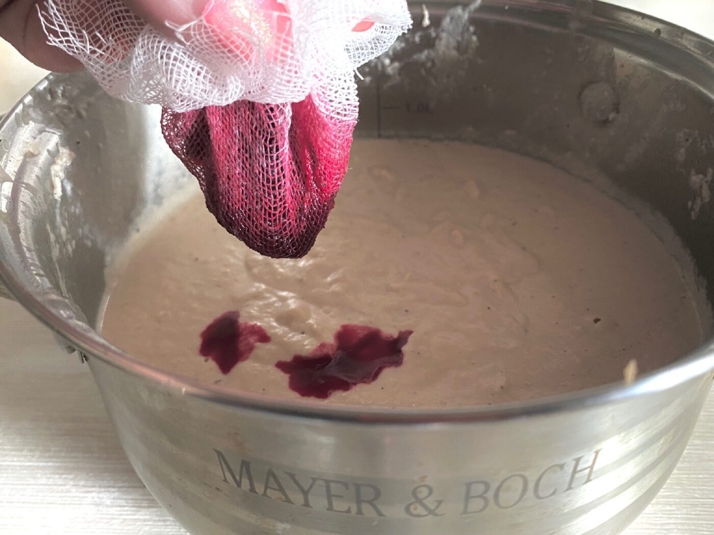 Кулінари розповіли, як у домашніх умовах приготувати смачну лікарську ковбасу з м'яса