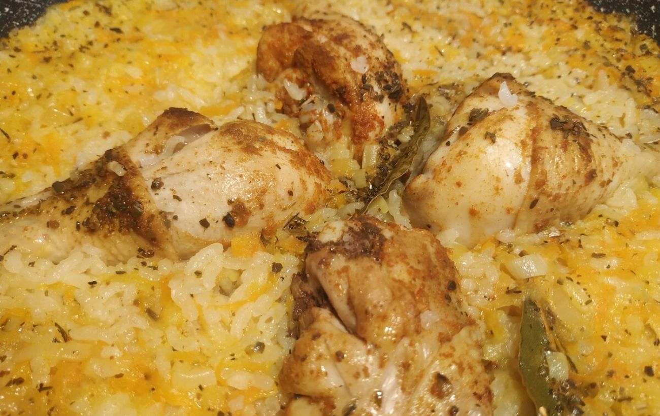 Кулінари пояснили, яка популярна помилка псує смак рису та робить його клейким після приготування