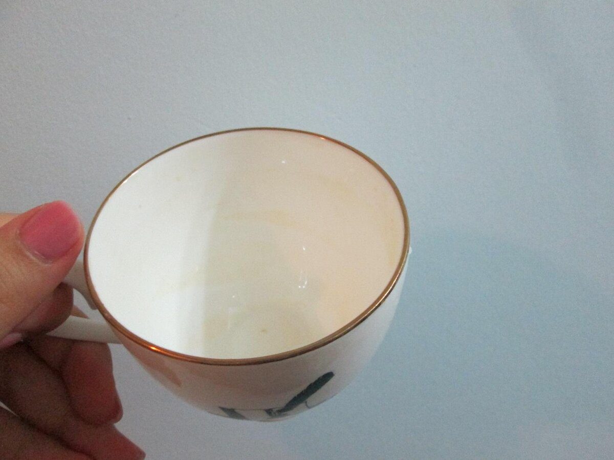 Експерти розповіли, як очистити чашки від чайного та кавового нальоту просто та без клопоту