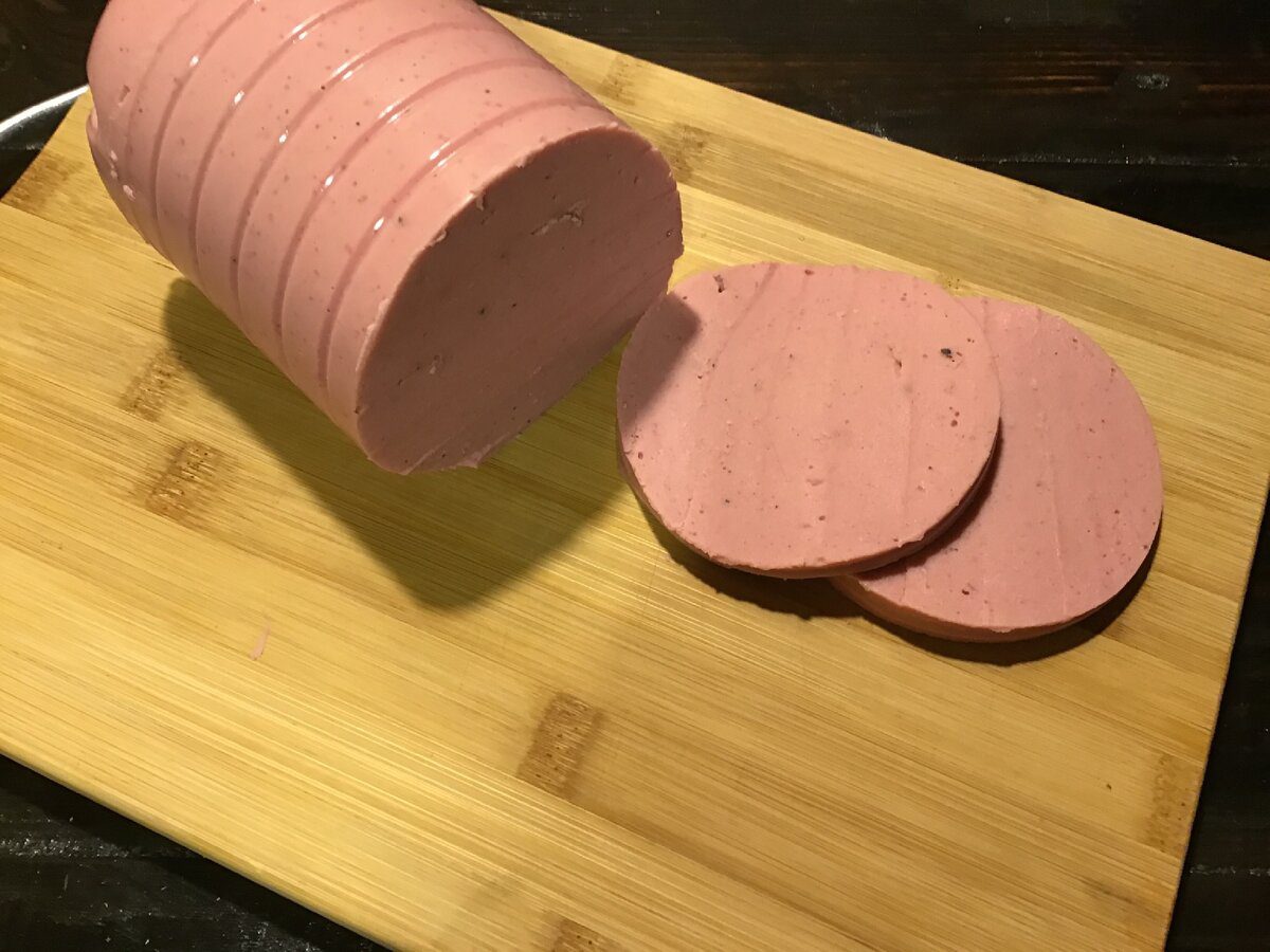 Кулінари розповіли про рецепт, з яким ви зможете приготувати смачну ковбасу в пляшці