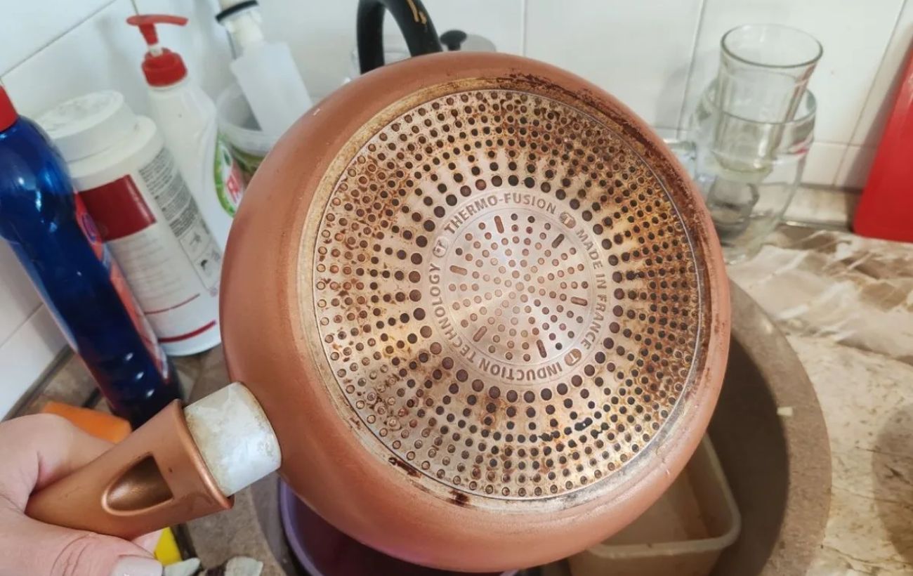 Експерти розповіли, як очистити старий посуд від нагару та застарілого бруду – поради