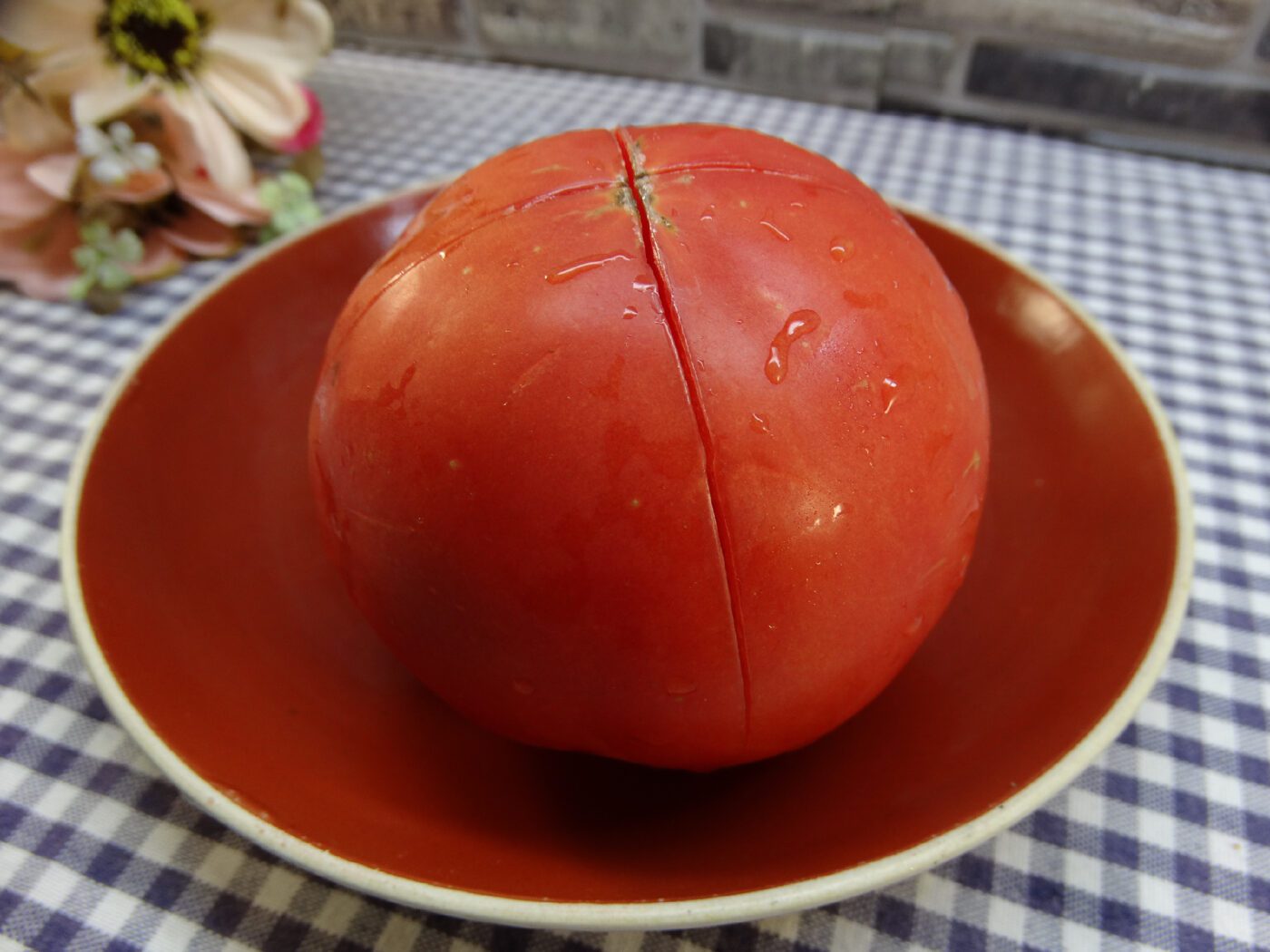 Кулінари розповіли, як приготувати надзвичайно смачний суп із яйцями та помідорами